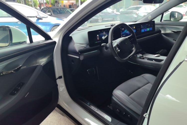 Used VOYAH PASSION 2024 PHEV Four-Wheel Drive Ultra-Long Range Executive Edition Driver Seat