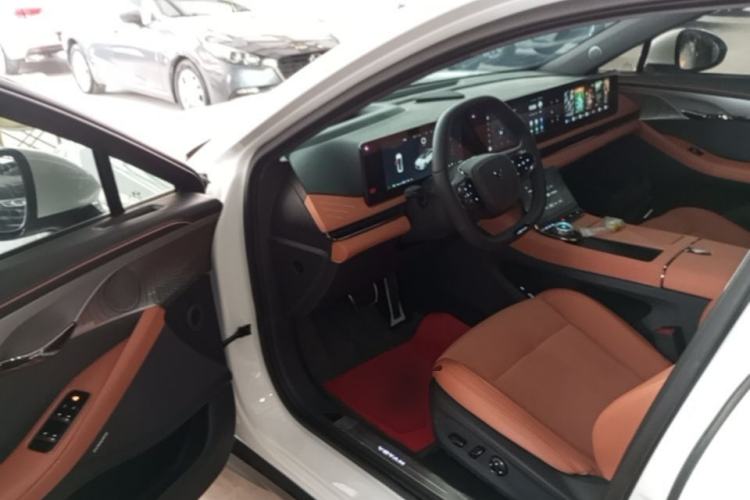 Used VOYAH PASSION 2024 PHEV Four-Wheel Drive Ultra-Long Range Flagship Model Driver Seat