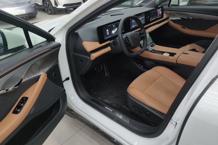 Used VOYAH PASSION 2024 PHEV Four-Wheel Drive Ultra-Long Range Flagship Model Driver Seat