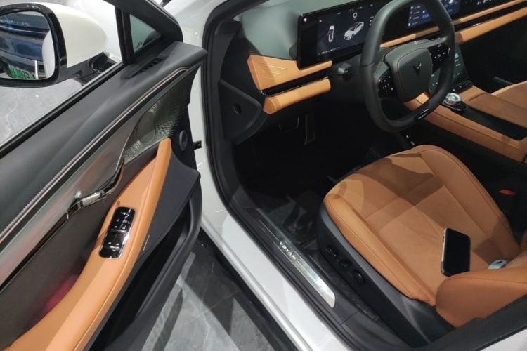 Used VOYAH PASSION 2024 PHEV Four-Wheel Drive Ultra-Long Range Executive Edition Driver Seat