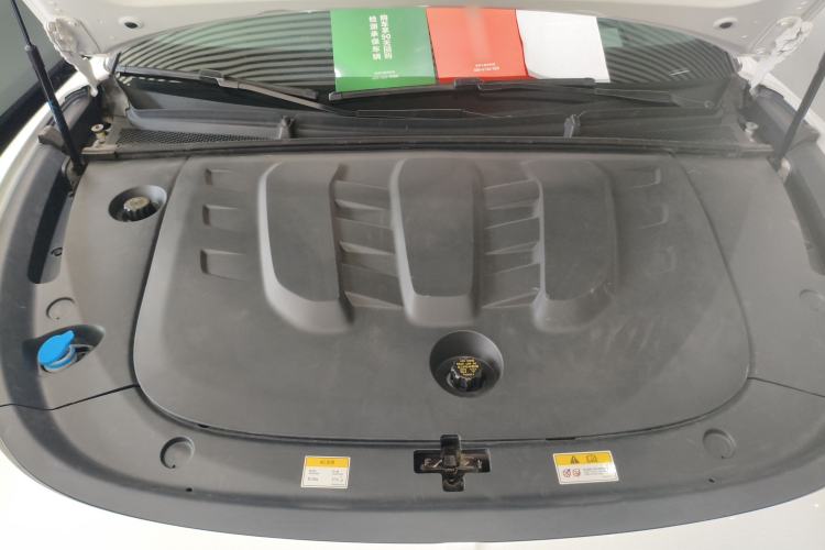 Used VOYAH PASSION 2024 PHEV Four-Wheel Drive Ultra-Long Range Flagship Model Engine Bay