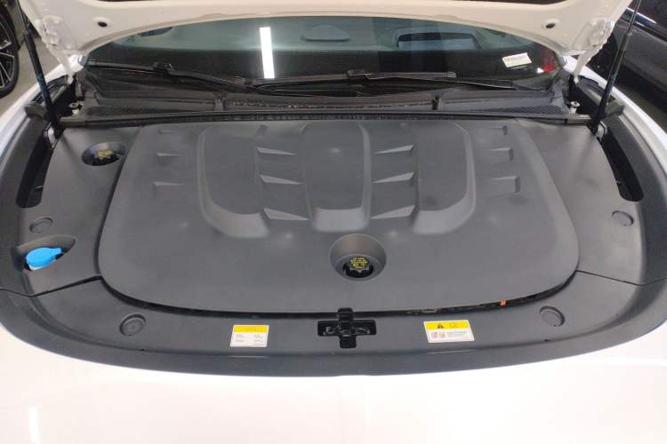 Used VOYAH PASSION 2024 PHEV Four-Wheel Drive Ultra-Long Range Flagship Model Engine Bay
