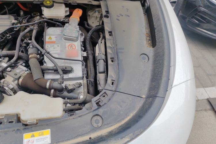 Used VOYAH PASSION 2024 PHEV Four-Wheel Drive Ultra-Long Range Flagship Model Engine Bay Left