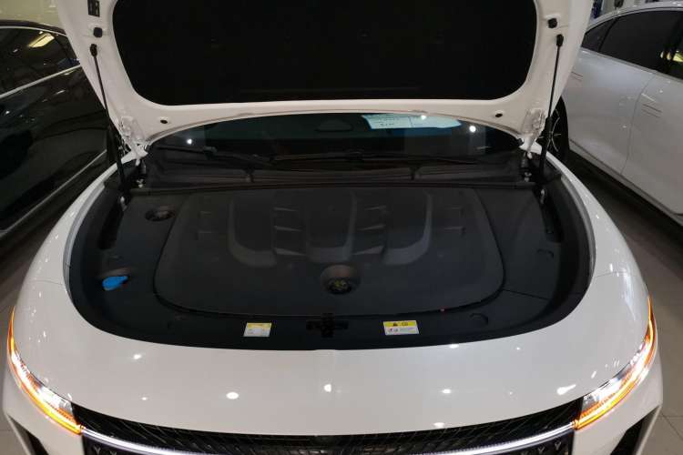 Used VOYAH PASSION 2024 PHEV Four-Wheel Drive Ultra-Long Range Executive Edition Engine Bay