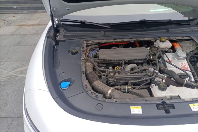 Used VOYAH PASSION 2024 PHEV Four-Wheel Drive Ultra-Long Range Executive Edition Engine Bay Right