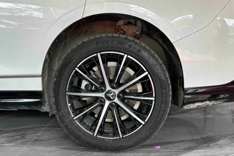 Used VOYAH PASSION 2024 PHEV Four-Wheel Drive Ultra-Long Range Flagship Model Exterior 3