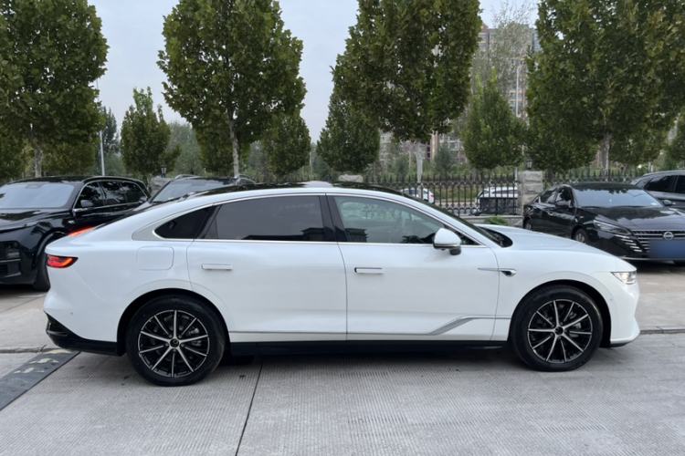 Used VOYAH PASSION 2024 PHEV Four-Wheel Drive Ultra-Long Range Executive Edition Exterior 3