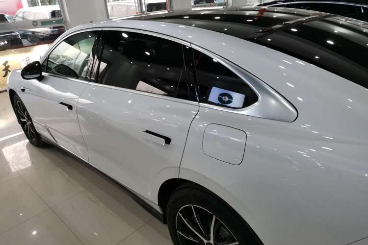 Used VOYAH PASSION 2024 PHEV Four-Wheel Drive Ultra-Long Range Executive Edition Exterior 3