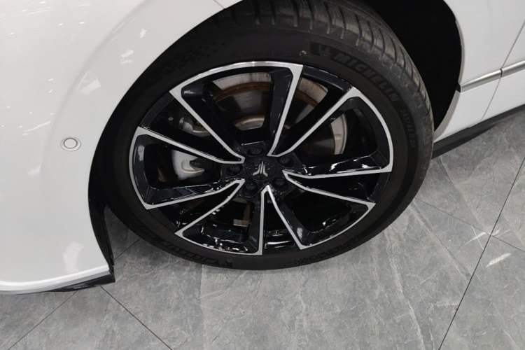 Used VOYAH PASSION 2024 PHEV Four-Wheel Drive Ultra-Long Range Flagship Model Exterior 4