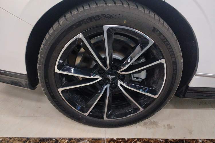 Used VOYAH PASSION 2024 PHEV Four-Wheel Drive Ultra-Long Range Flagship Model Exterior 5