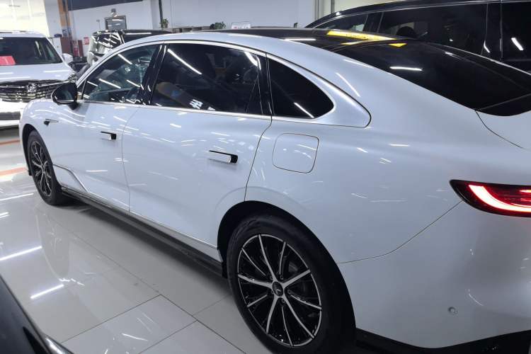 Used VOYAH PASSION 2024 PHEV Four-Wheel Drive Ultra-Long Range Executive Edition Exterior 6