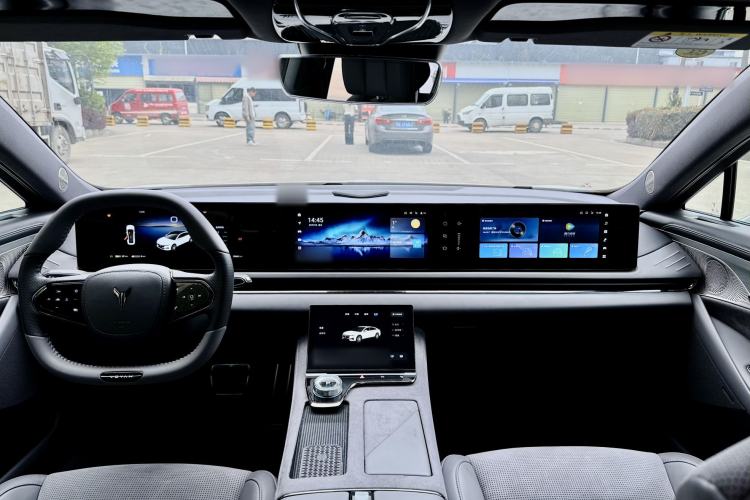 Used VOYAH PASSION 2024 PHEV Four-Wheel Drive Ultra-Long Range Executive Edition Exterior 7