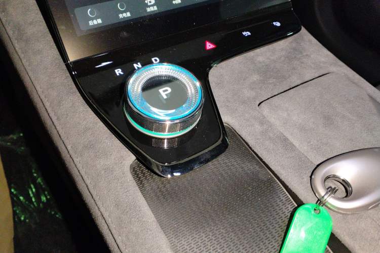 Used VOYAH PASSION 2024 PHEV Four-Wheel Drive Ultra-Long Range Executive Edition Gear Lever