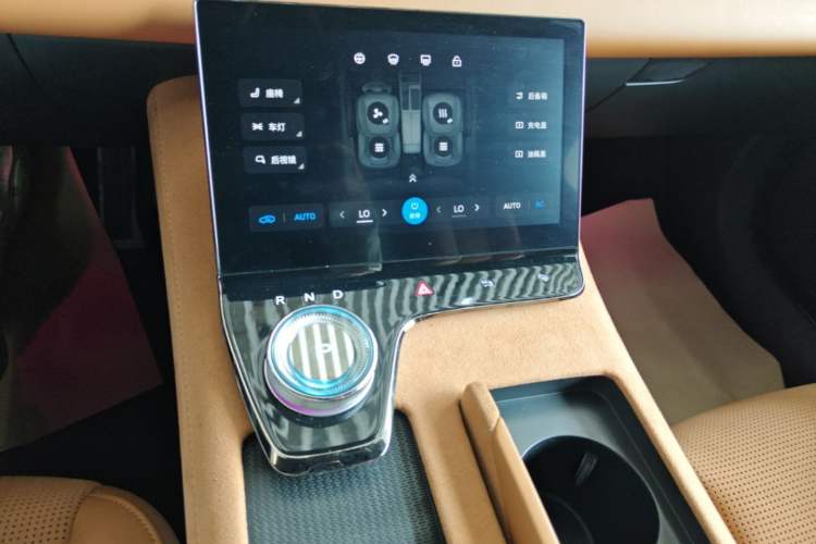 Used VOYAH PASSION 2024 PHEV Four-Wheel Drive Ultra-Long Range Executive Edition Gear Lever