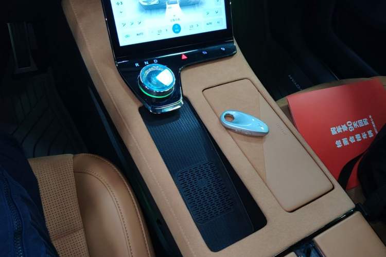 Used VOYAH PASSION 2024 PHEV Four-Wheel Drive Ultra-Long Range Flagship Model Gear Lever