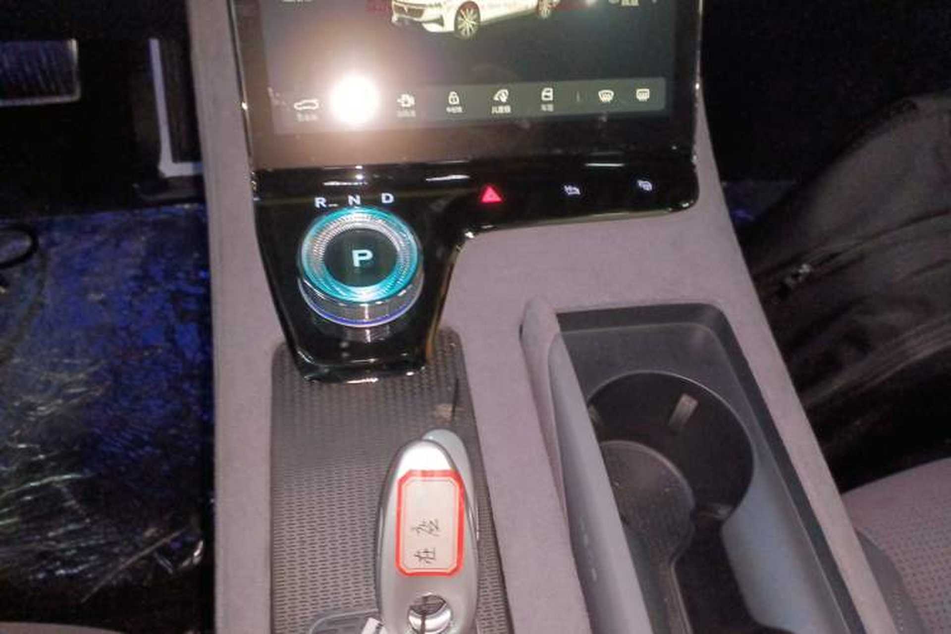 Used VOYAH PASSION 2024 PHEV Four-Wheel Drive Ultra-Long Range Executive Edition Gear Lever