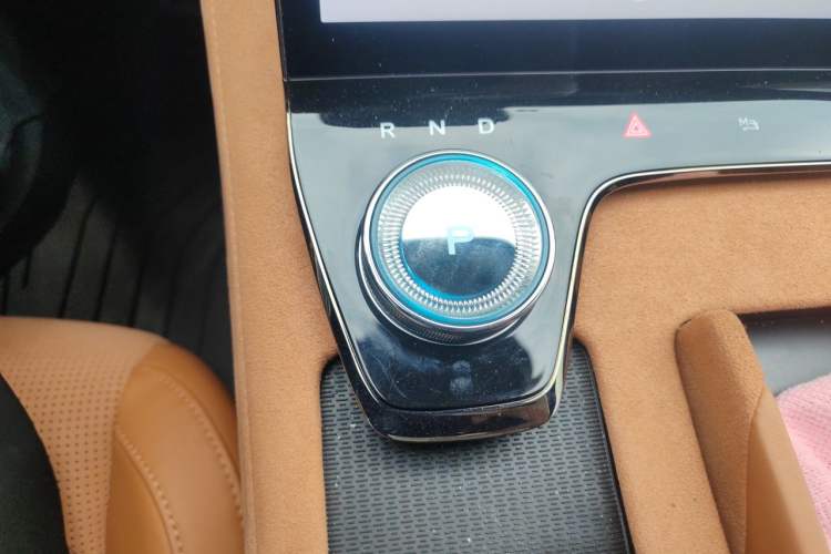Used VOYAH PASSION 2024 PHEV Four-Wheel Drive Ultra-Long Range Flagship Model Gear Lever