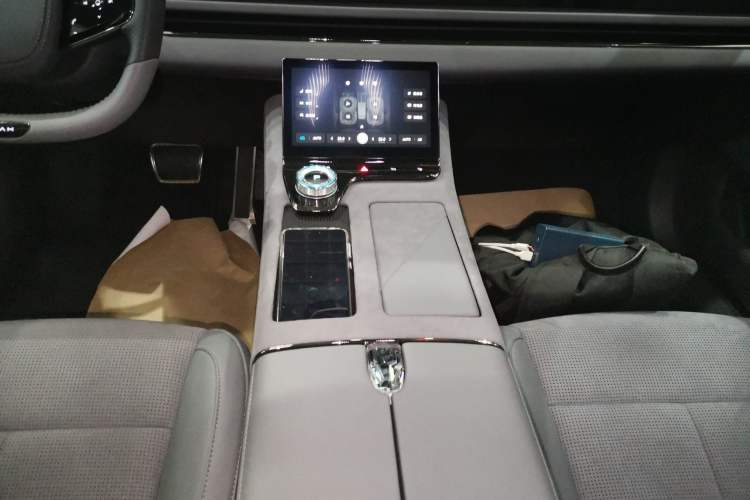 Used VOYAH PASSION 2024 PHEV Four-Wheel Drive Ultra-Long Range Executive Edition Gear Lever