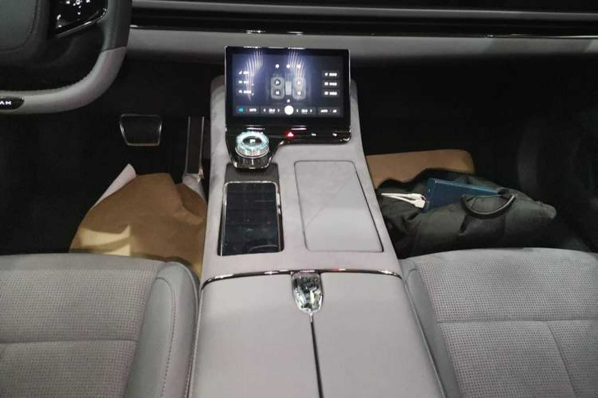 Used VOYAH PASSION 2024 PHEV Four-Wheel Drive Ultra-Long Range Executive Edition Gear Lever