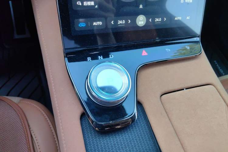 Used VOYAH PASSION 2024 PHEV Four-Wheel Drive Ultra-Long Range Flagship Model Gear Lever