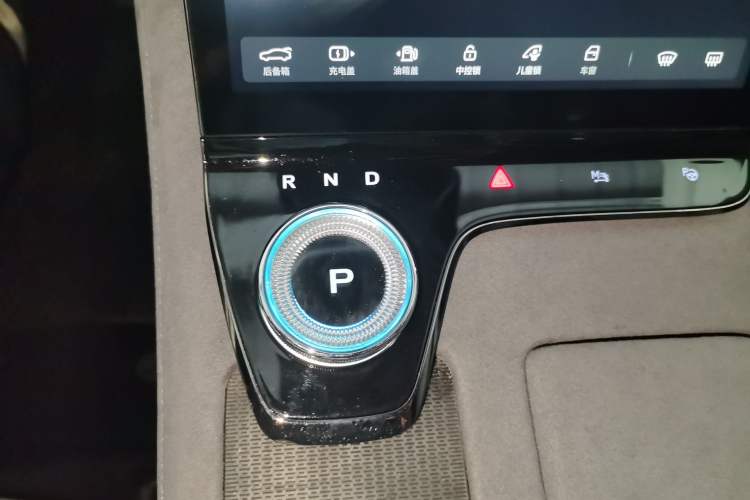 Used VOYAH PASSION 2024 PHEV Four-Wheel Drive Ultra-Long Range Executive Edition Gear Lever