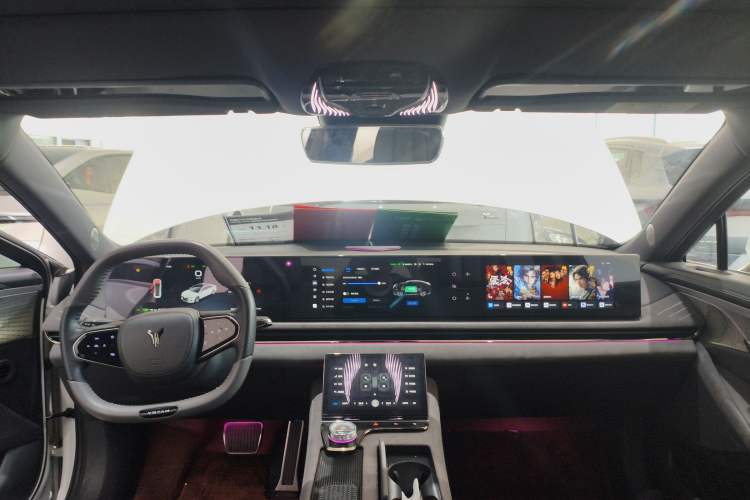 Used VOYAH PASSION 2024 PHEV Four-Wheel Drive Ultra-Long Range Flagship Model Headliner