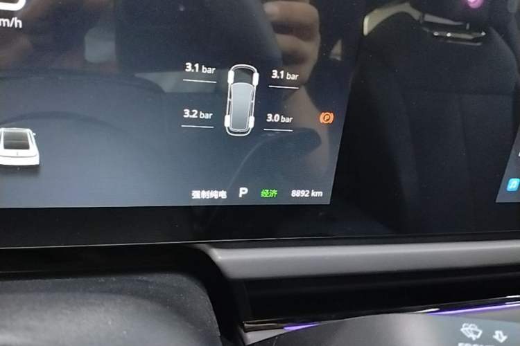Used VOYAH PASSION 2024 PHEV Four-Wheel Drive Ultra-Long Range Flagship Model Instrument Cluster