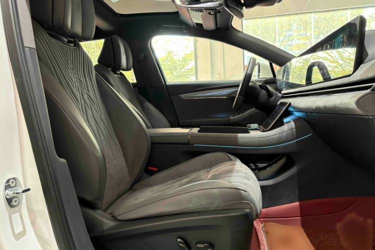 Used VOYAH PASSION 2024 PHEV Four-Wheel Drive Ultra-Long Range Flagship Model Interior 1