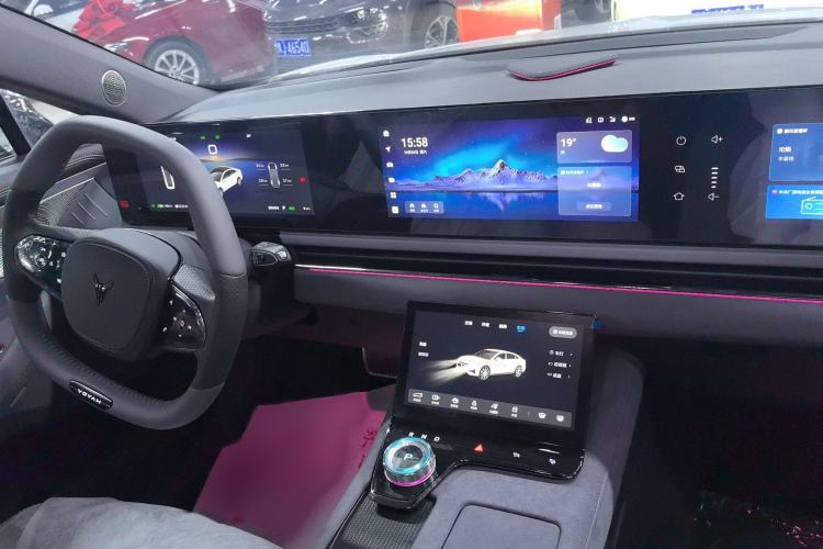 Used VOYAH PASSION 2024 PHEV Four-Wheel Drive Ultra-Long Range Executive Edition Interior 1