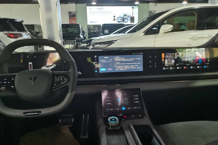Used VOYAH PASSION 2024 PHEV Four-Wheel Drive Ultra-Long Range Flagship Model Interior 1
