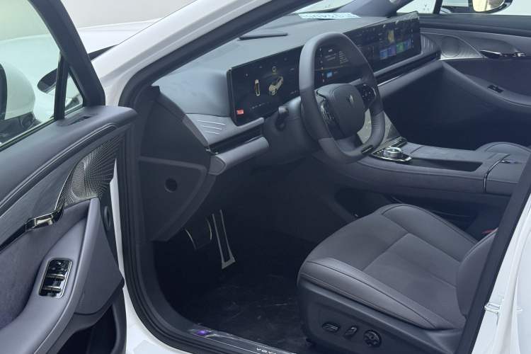 Used VOYAH PASSION 2024 PHEV Four-Wheel Drive Ultra-Long Range Executive Edition Interior 2