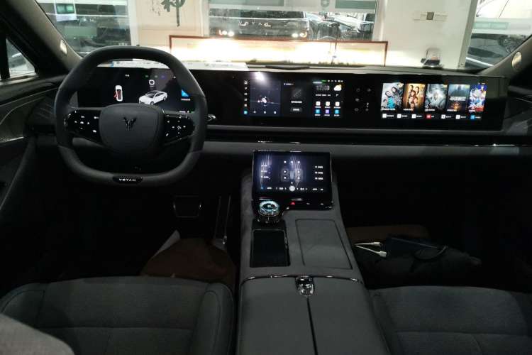Used VOYAH PASSION 2024 PHEV Four-Wheel Drive Ultra-Long Range Executive Edition Interior 2