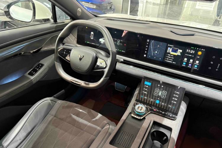 Used VOYAH PASSION 2024 PHEV Four-Wheel Drive Ultra-Long Range Flagship Model Interior 4