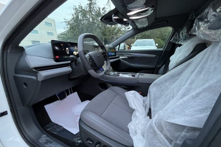 Used VOYAH PASSION 2024 PHEV Four-Wheel Drive Ultra-Long Range Executive Edition Interior 4
