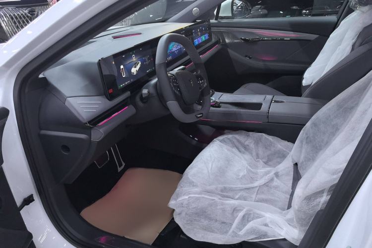Used VOYAH PASSION 2024 PHEV Four-Wheel Drive Ultra-Long Range Executive Edition Interior 4
