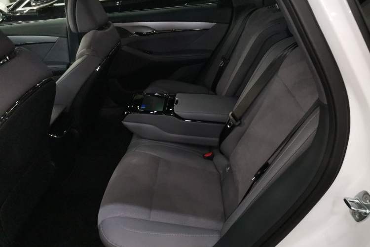 Used VOYAH PASSION 2024 PHEV Four-Wheel Drive Ultra-Long Range Executive Edition Interior 4