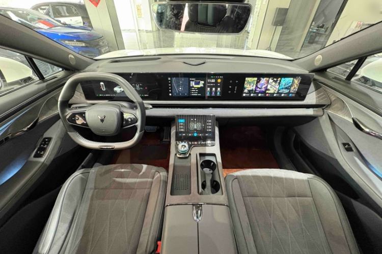 Used VOYAH PASSION 2024 PHEV Four-Wheel Drive Ultra-Long Range Flagship Model Interior 5