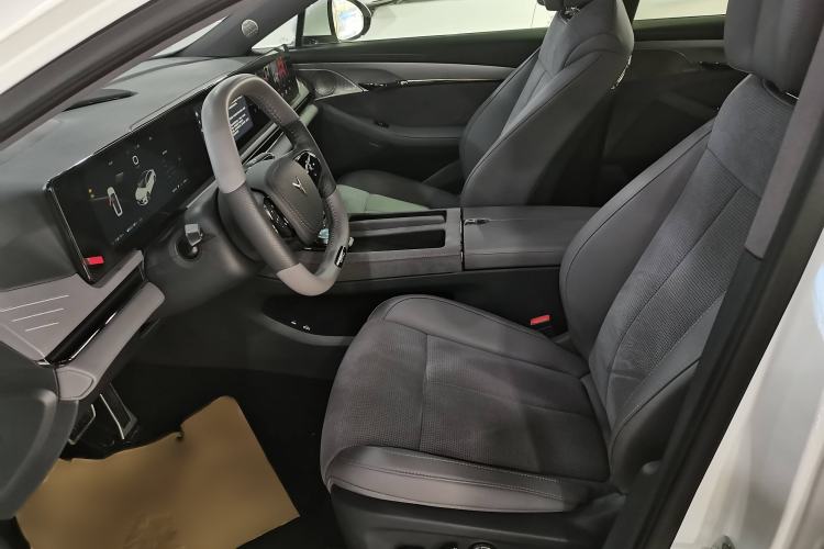 Used VOYAH PASSION 2024 PHEV Four-Wheel Drive Ultra-Long Range Flagship Model Interior 5