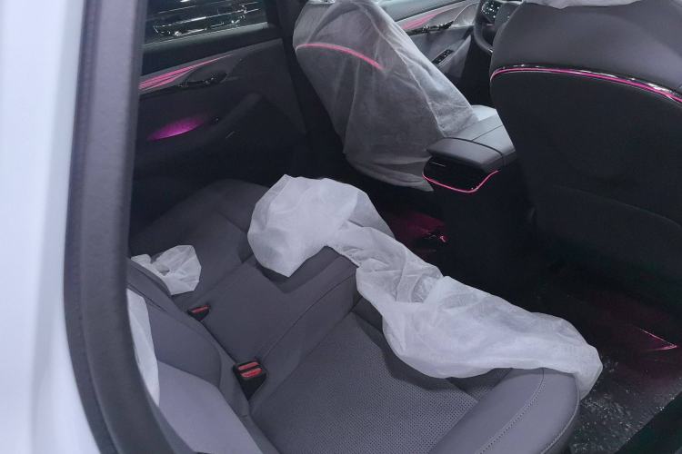 Used VOYAH PASSION 2024 PHEV Four-Wheel Drive Ultra-Long Range Executive Edition Interior 7
