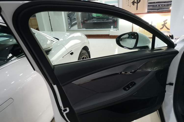 Used VOYAH PASSION 2024 PHEV Four-Wheel Drive Ultra-Long Range Executive Edition Interior 7