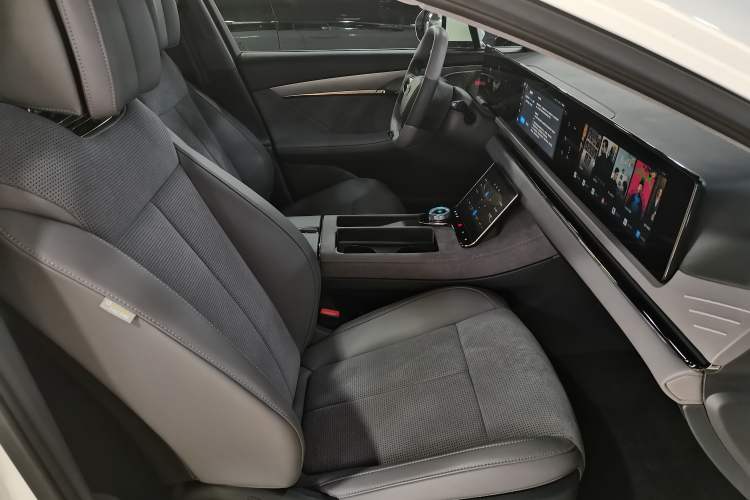 Used VOYAH PASSION 2024 PHEV Four-Wheel Drive Ultra-Long Range Flagship Model Interior 8