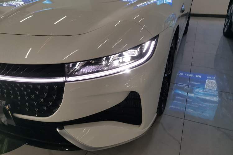 Used VOYAH PASSION 2024 PHEV Four-Wheel Drive Ultra-Long Range Flagship Model Left Front Headlight