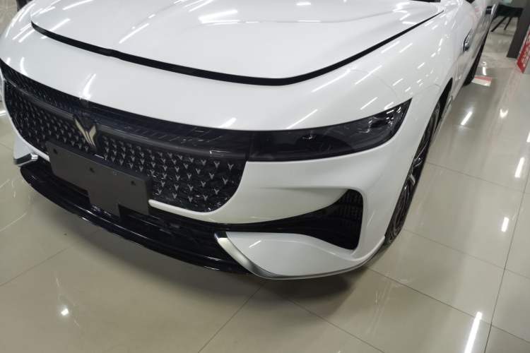 Used VOYAH PASSION 2024 PHEV Four-Wheel Drive Ultra-Long Range Executive Edition Left Front Headlight