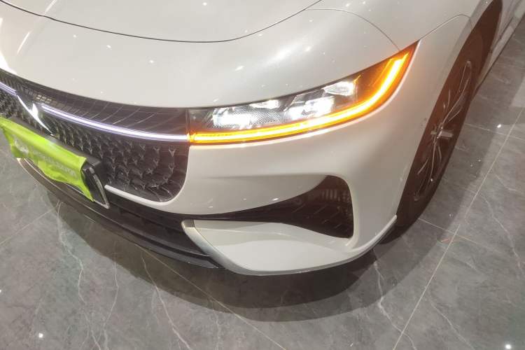 Used VOYAH PASSION 2024 PHEV Four-Wheel Drive Ultra-Long Range Flagship Model Left Front Headlight