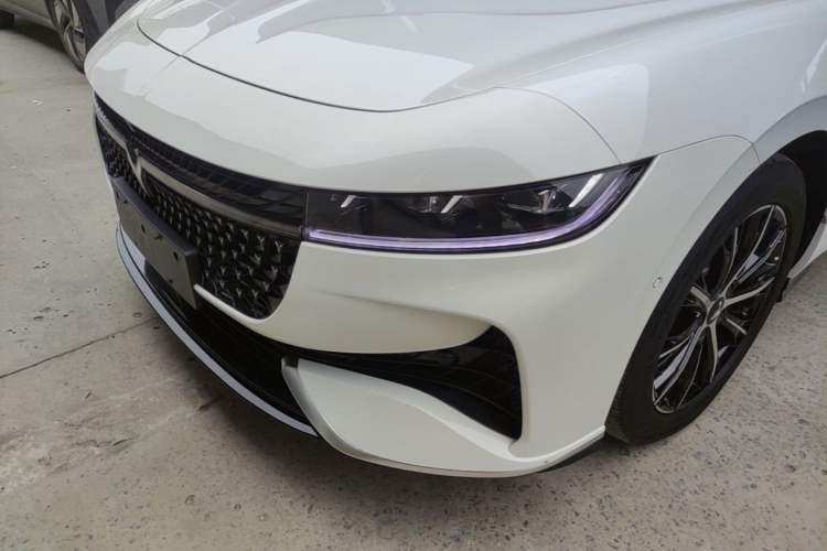 Used VOYAH PASSION 2024 PHEV Four-Wheel Drive Ultra-Long Range Executive Edition Left Front Headlight