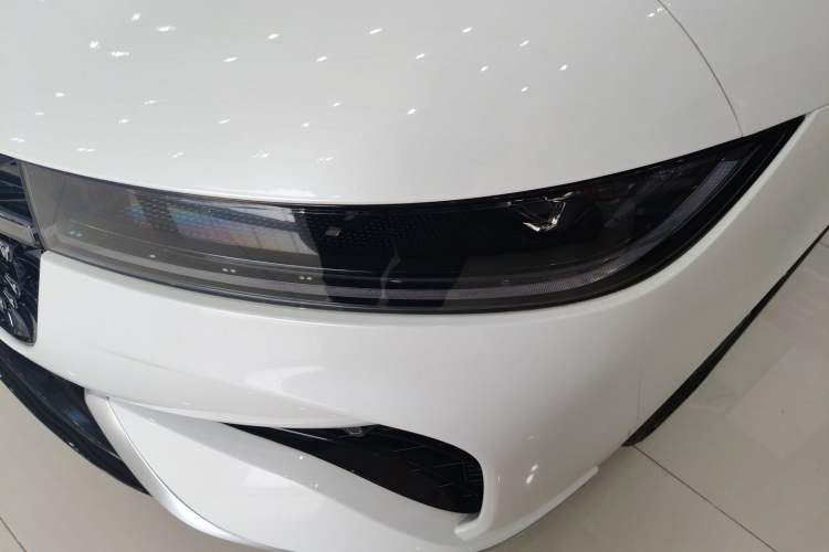 Used VOYAH PASSION 2024 PHEV Four-Wheel Drive Ultra-Long Range Flagship Model Left Front Headlight