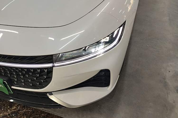 Used VOYAH PASSION 2024 PHEV Four-Wheel Drive Ultra-Long Range Flagship Model Left Front Headlight