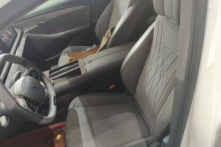 Used VOYAH PASSION 2024 PHEV Four-Wheel Drive Ultra-Long Range Flagship Model Left Front Seat