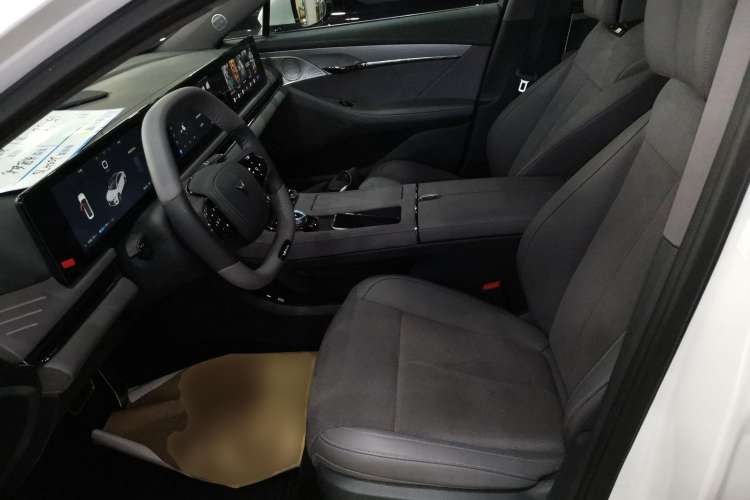 Used VOYAH PASSION 2024 PHEV Four-Wheel Drive Ultra-Long Range Executive Edition Left Front Seat