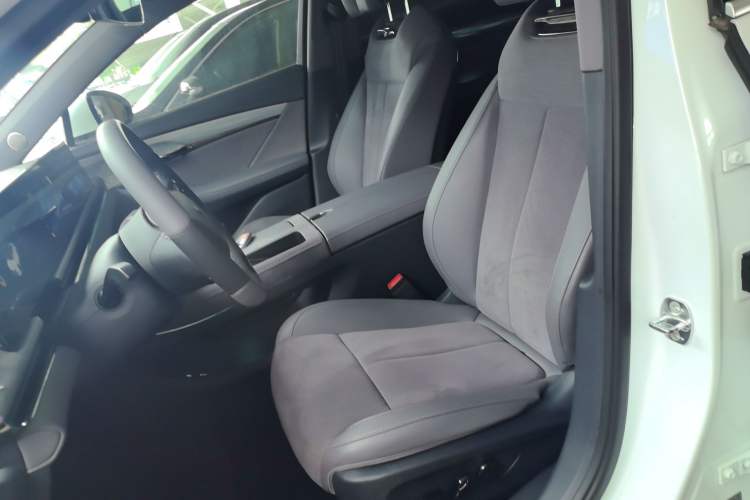 Used VOYAH PASSION 2024 PHEV Four-Wheel Drive Ultra-Long Range Executive Edition Left Front Seat